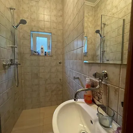 Tamara With Garden And River View - Free Private Parking - Garage