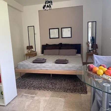 Apartment Tamara With Garden And River View - Free Private Parking - Garage