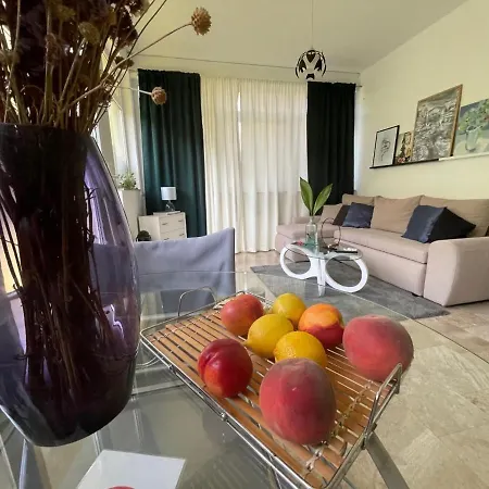 Apartment Tamara With Garden And River View - Free Private Parking - Garage *