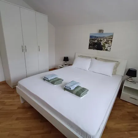 Tamara With Garden And River View - Free Private Parking - Garage Apartment Mostar