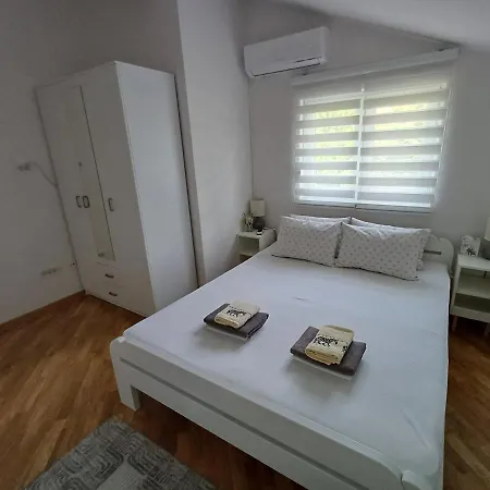 Tamara With Garden And River View - Free Private Parking - Garage *