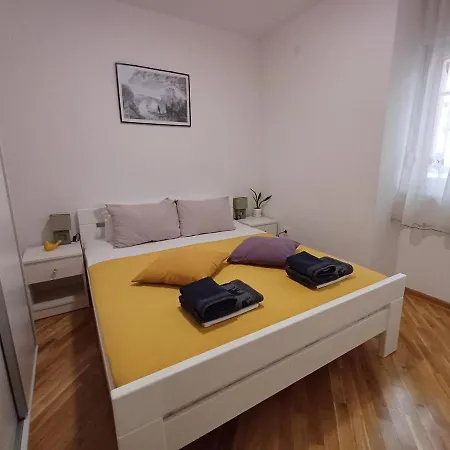 Tamara With Garden And River View - Free Private Parking - Garage Apartment Mostar